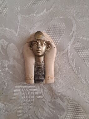 Ancient Egyptian Pharaoh Head Fridge Magnet in Ivory & Gold Tones.